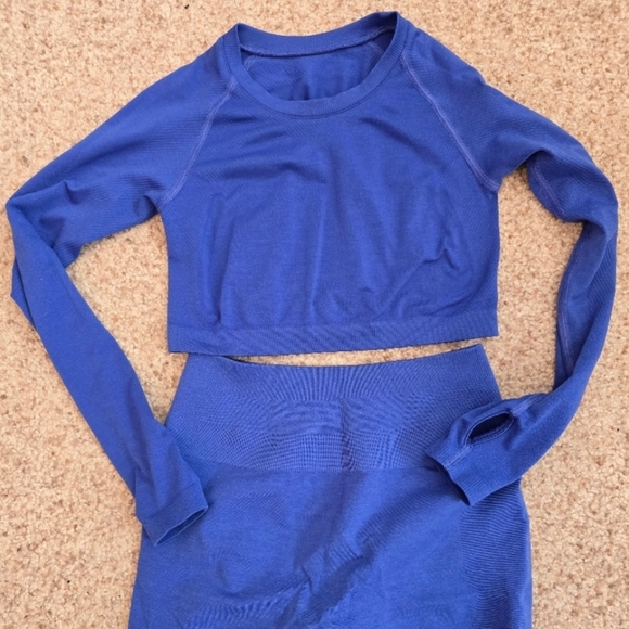 NWOT Alphalete Stratus LS Crop - Sapphire Blue size XS - Picture 2 of 4